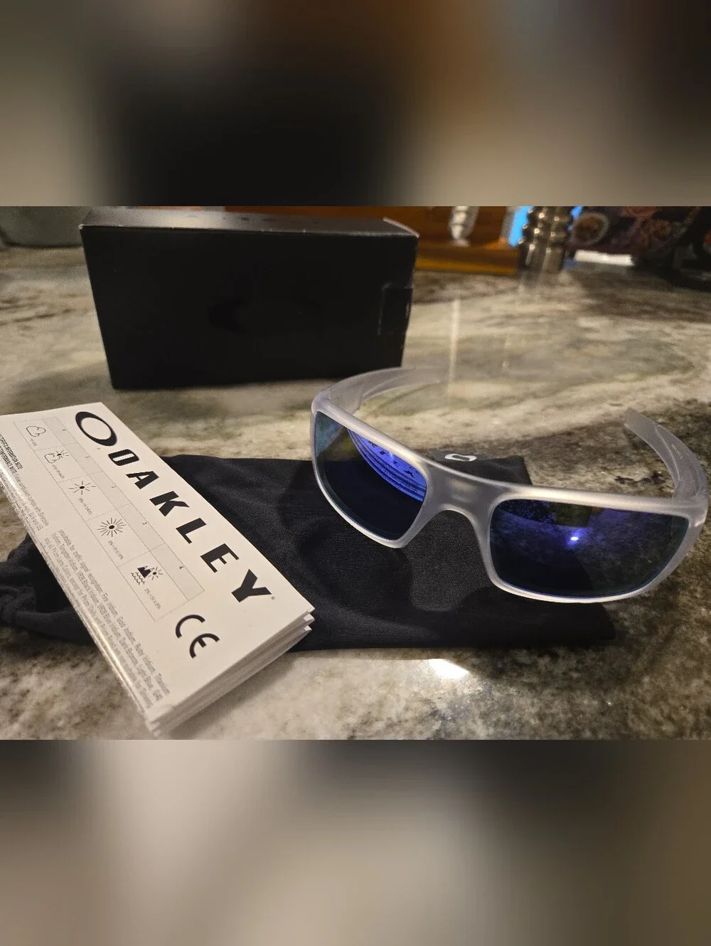 Oakley Crankshaft OO9239-09 Matte Clear Violet Iridium Polarized Sunglasses EUC